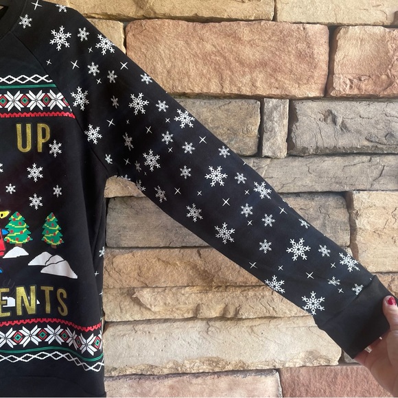 Peanuts black print Christmas “Wake Me Up For Presents” sweatshirt Large - Picture 7 of 13